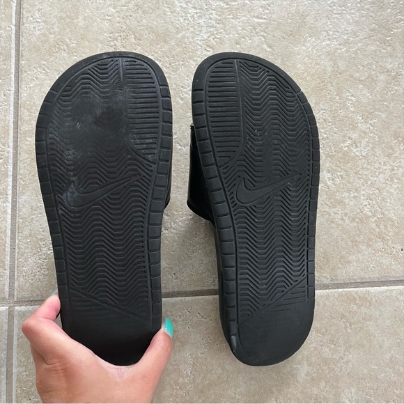 Youth Nike Slides - Picture 4 of 4